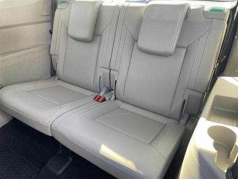 Used 2019 Volkswagen Atlas SE w/ Towing Package image 18