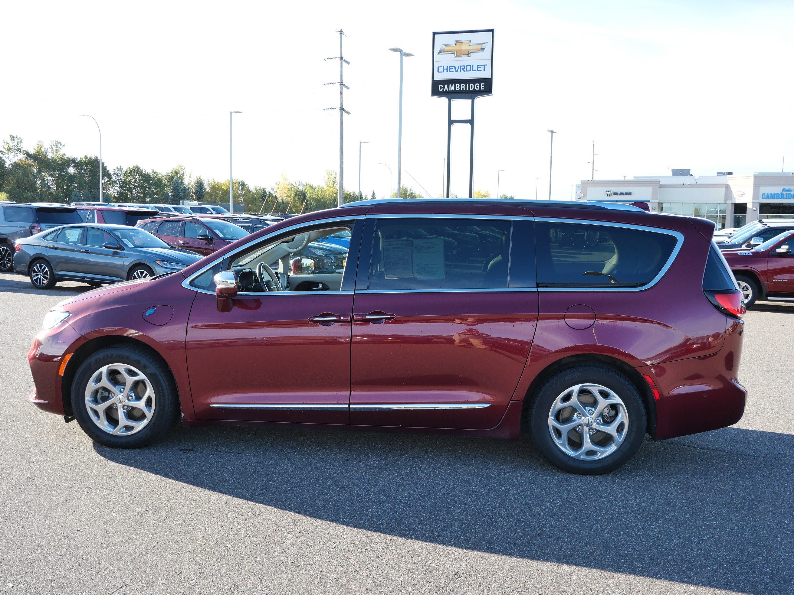 Used 2021 Chrysler Pacifica Limited w/ Uconnect Theater Family Group FWD image 44