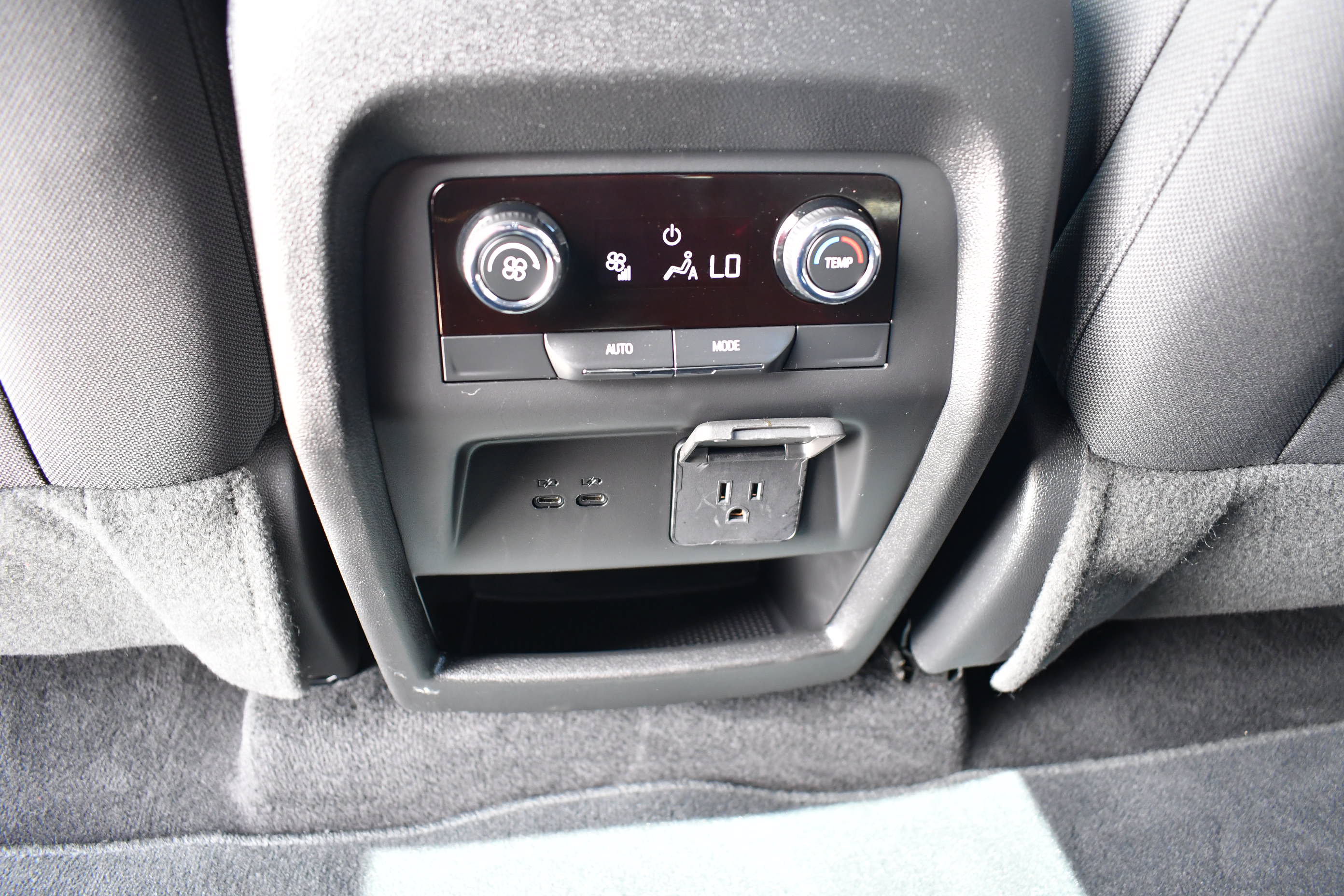 Used 2026 Chevrolet Traverse LT w/ Driver Confidence Package FWD image 12