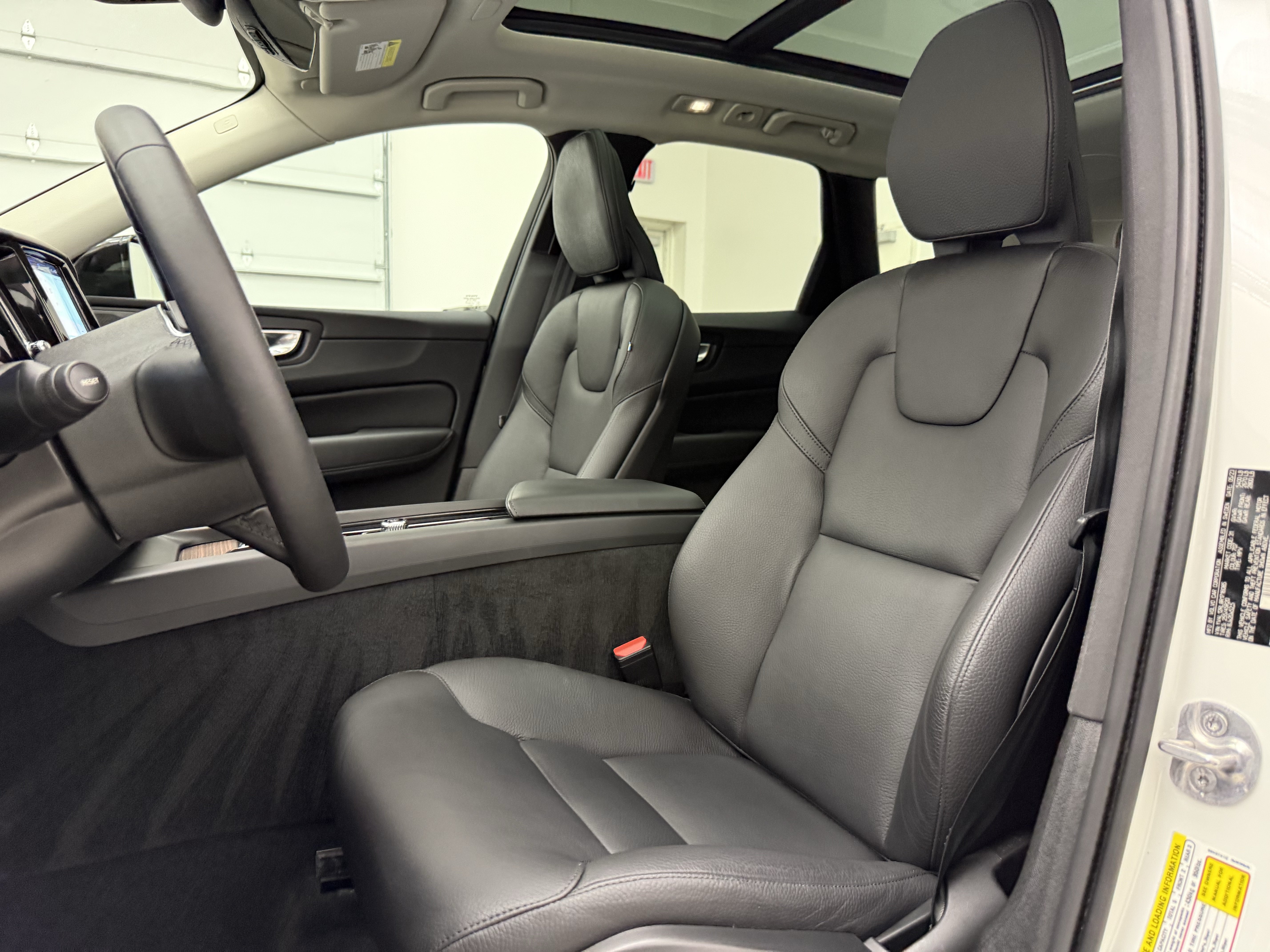 Certified 2024 Volvo XC60 B5 Plus w/ Protection Package Premier AWD/4WD image 13