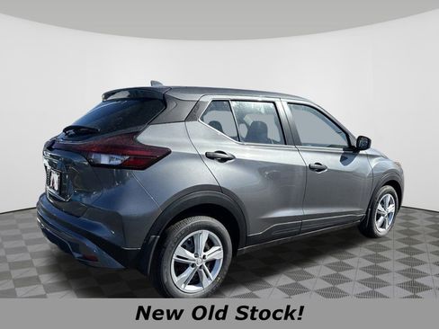 Used 2025 Nissan Kicks Play S image 3