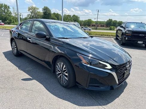 Used 2023 Nissan Altima 2.5 SV w/ SV Premium Package AWD/4WD image 8