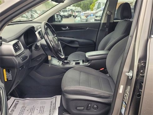 Used 2016 Kia Sorento LX w/ LX Convenience Package image 16