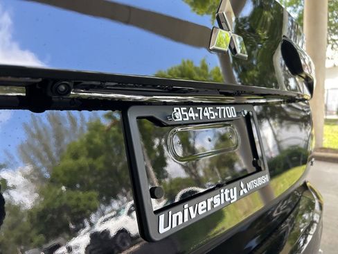 New 2025 Mitsubishi Outlander SE image 19