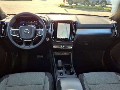 Used 2025 Volvo XC40 B5 Core AWD/4WD image 5