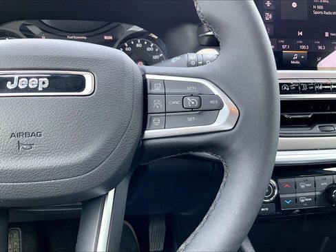 Certified 2025 Jeep Compass Limited w/ Sun & Sound Group image 23