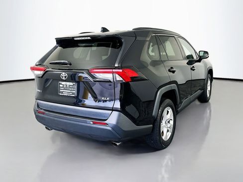Used 2021 Toyota RAV4 XLE FWD image 7