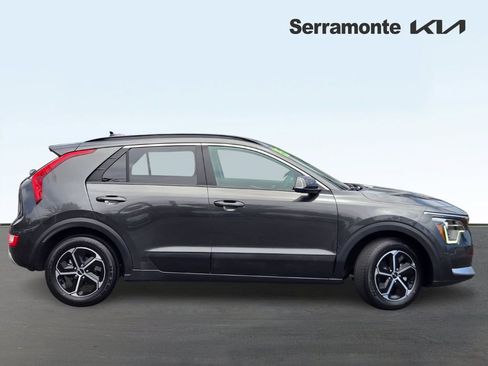 Used 2025 Kia Niro EX FWD image 3