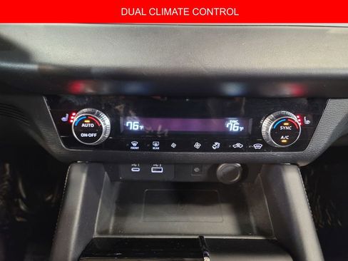 Used 2024 Mitsubishi Outlander SE image 18