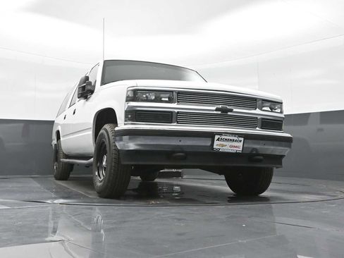 Used 1997 Chevrolet Suburban 2500 w/ Preferred Equipment Group 2 image 26