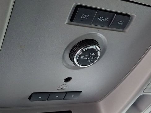 Used 2019 Chevrolet Suburban LT RWD image 25