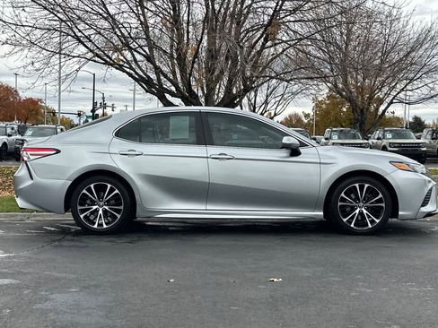 Used 2020 Toyota Camry SE image 8