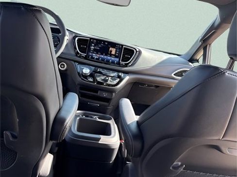 New 2026 Chrysler Pacifica Select w/ S Appearance Package image 22