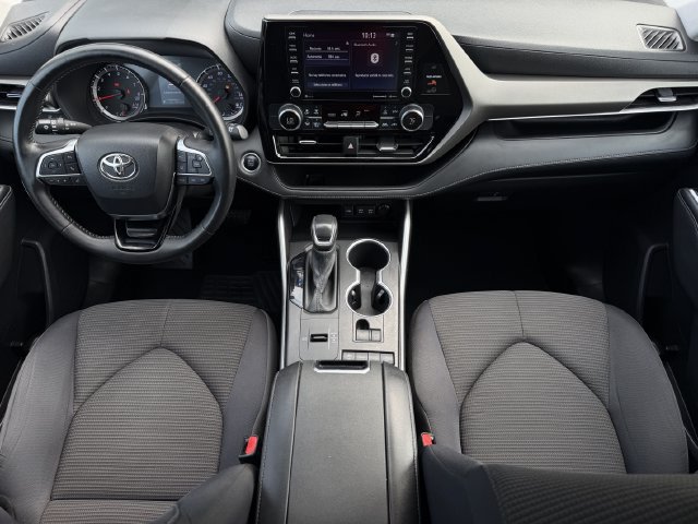 Used 2021 Toyota Highlander LE FWD image 12