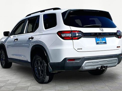 Certified 2025 Honda Pilot TrailSport image 4