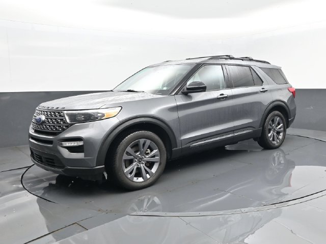 Used 2022 Ford Explorer XLT w/ Equipment Group 202A AWD/4WD image 2