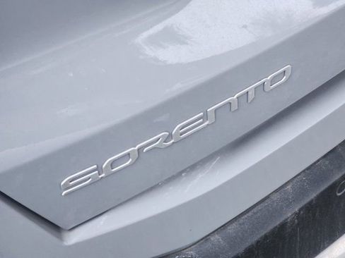 Used 2025 Kia Sorento S w/ Panoramic Sunroof Package image 10