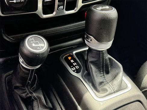 Used 2025 Jeep Wrangler Unlimited Sahara AWD/4WD image 13