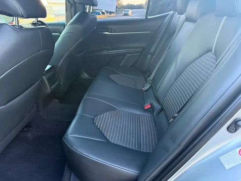 Used 2018 Toyota Camry SE FWD image 9