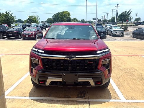 Used 2024 Chevrolet Traverse Z71 AWD/4WD image 2