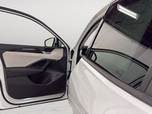 Certified 2025 Volkswagen Tiguan SE AWD/4WD image 14