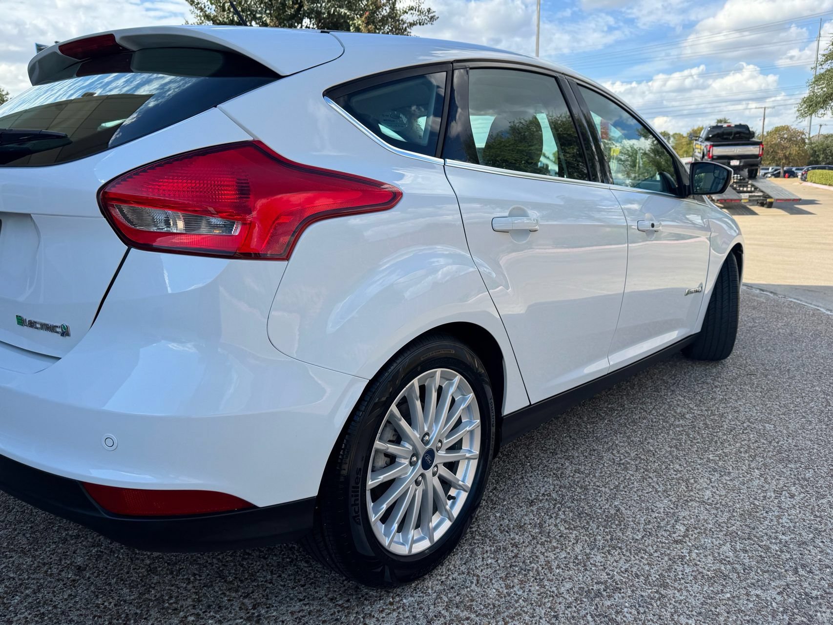 Used 2018 Ford Focus Electric Hatchback FWD image 4