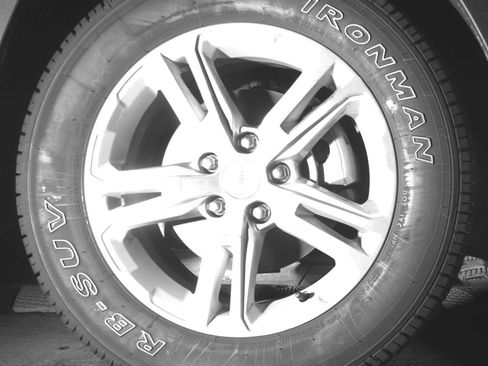 Used 2024 GMC Terrain SLE image 13