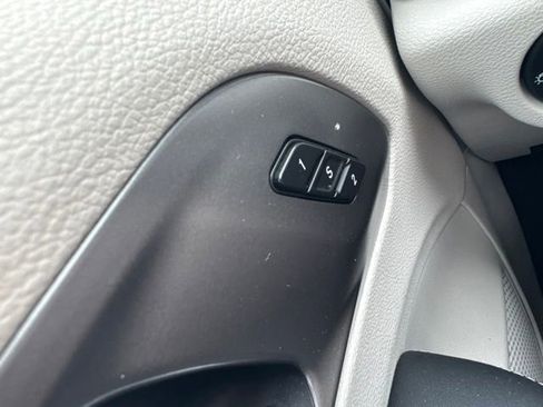 Used 2024 Chrysler Pacifica Touring-L FWD image 25