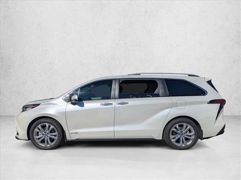 Used 2021 Toyota Sienna Platinum image 8