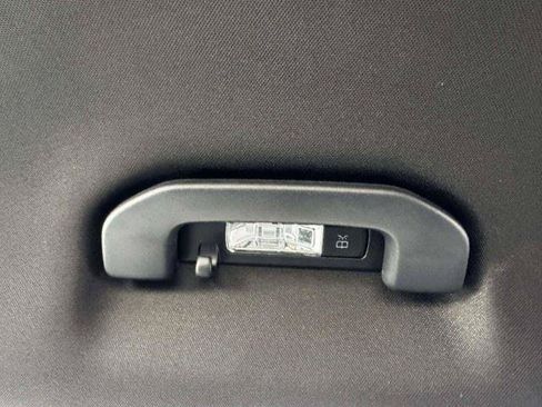 Used 2025 Mercedes-Benz GLB 250 image 37