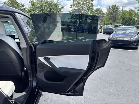 Used 2021 Tesla Model Y Long Range AWD/4WD image 18