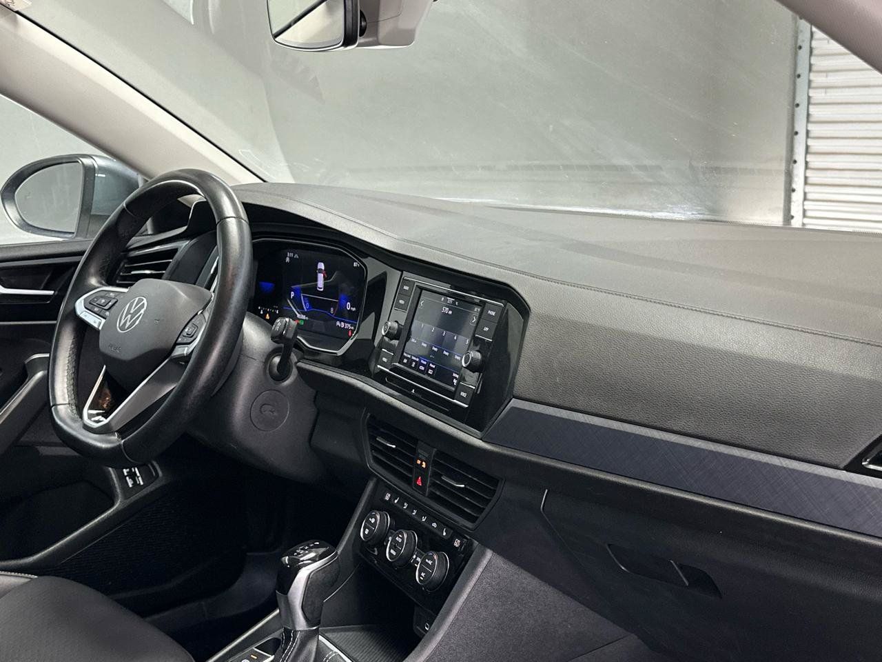 Used 2024 Volkswagen Jetta SE FWD image 11