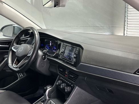 Used 2024 Volkswagen Jetta SE FWD image 11