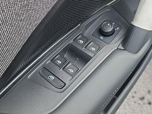 New 2026 Volkswagen Tiguan S image 6