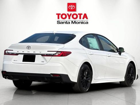 New 2026 Toyota Camry SE FWD image 3