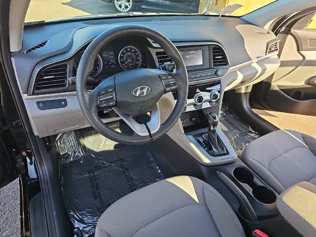 Used 2019 Hyundai Elantra SE FWD image 15
