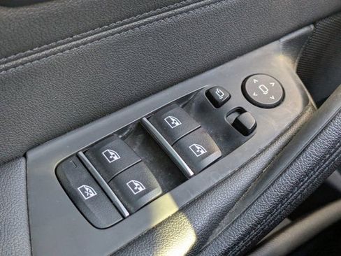 Used 2019 BMW 530e w/ Convenience Package image 19