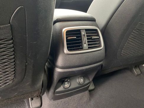 Used 2019 Kia Sorento LX image 18