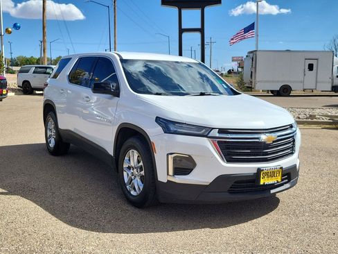 Used 2023 Chevrolet Traverse LS image 2