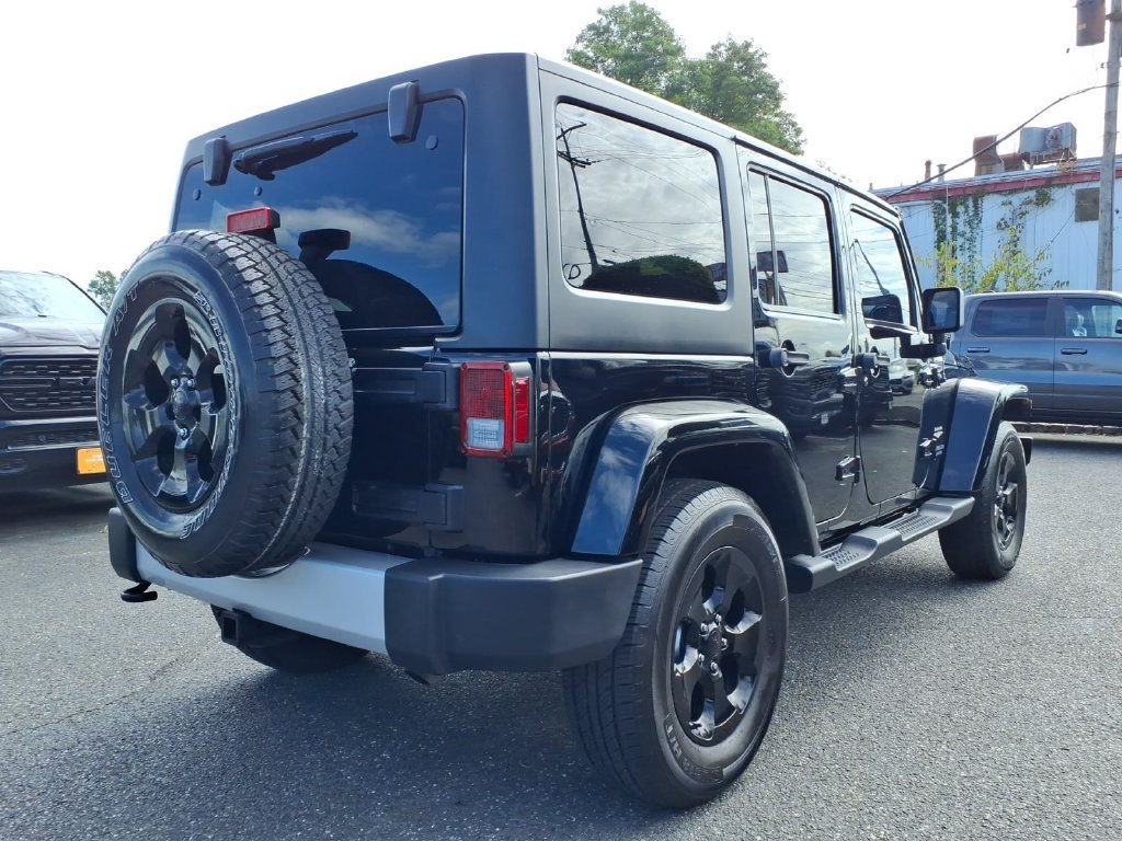 Used 2014 Jeep Wrangler Unlimited Sahara w/ Dual Top Group AWD/4WD image 18