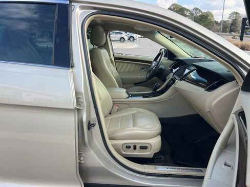 Used 2018 Ford Taurus Limited image 34