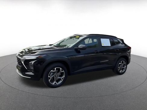 Used 2025 Chevrolet Trax LT image 7