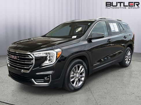 Used 2024 GMC Terrain SLT image 2