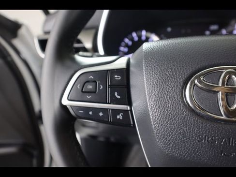 Used 2023 Toyota Highlander XLE FWD image 19