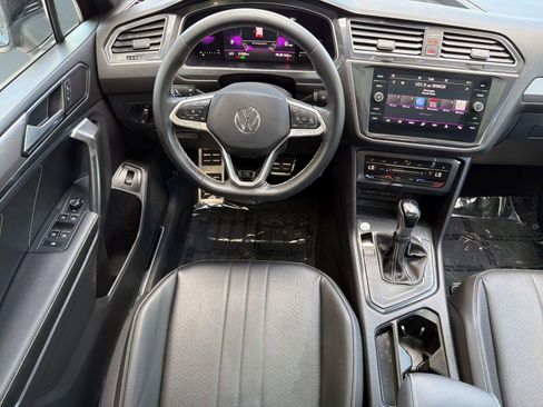 Used 2023 Volkswagen Tiguan SE R-Line image 30