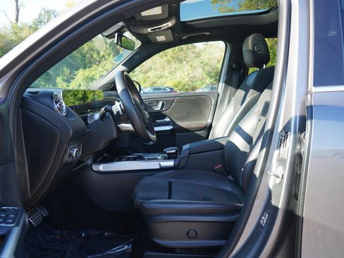 Used 2021 Mercedes-Benz GLB 250 4MATIC image 27