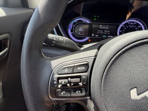 Used 2022 Kia Niro LX FWD image 27