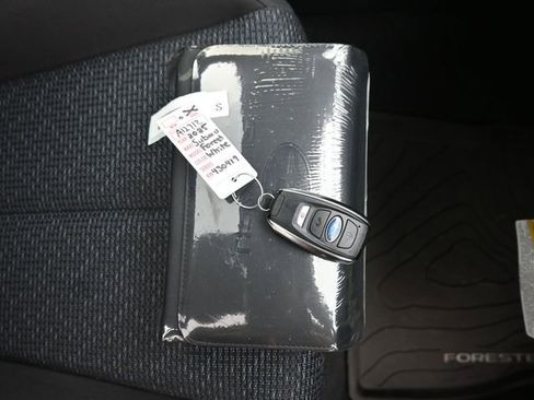 Used 2025 Subaru Forester Premium image 11