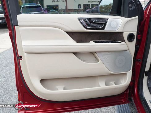 Used 2019 Lincoln Navigator L Reserve image 15