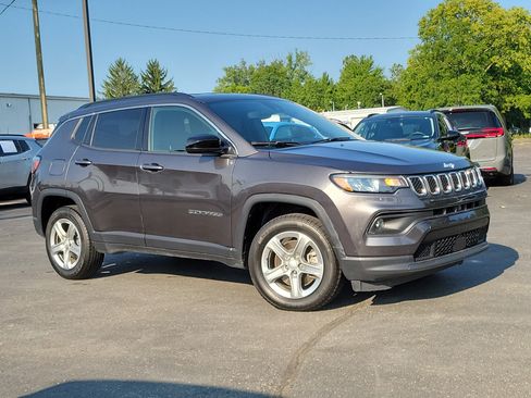 Used 2024 Jeep Compass Latitude AWD/4WD image 31